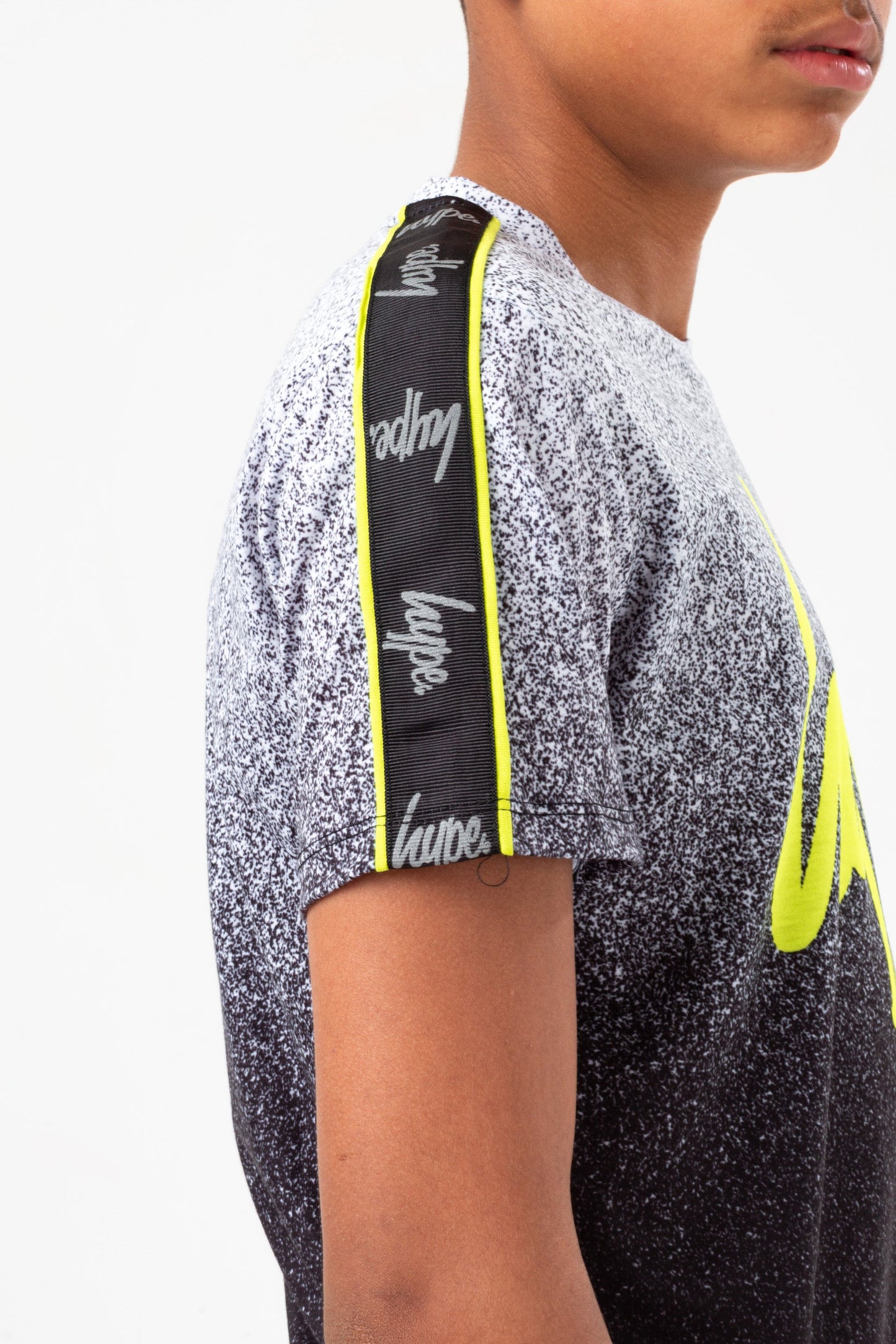 HYPE BOYS MONO SPECKLE TAPE NEON SCRIPT T-SHIRT