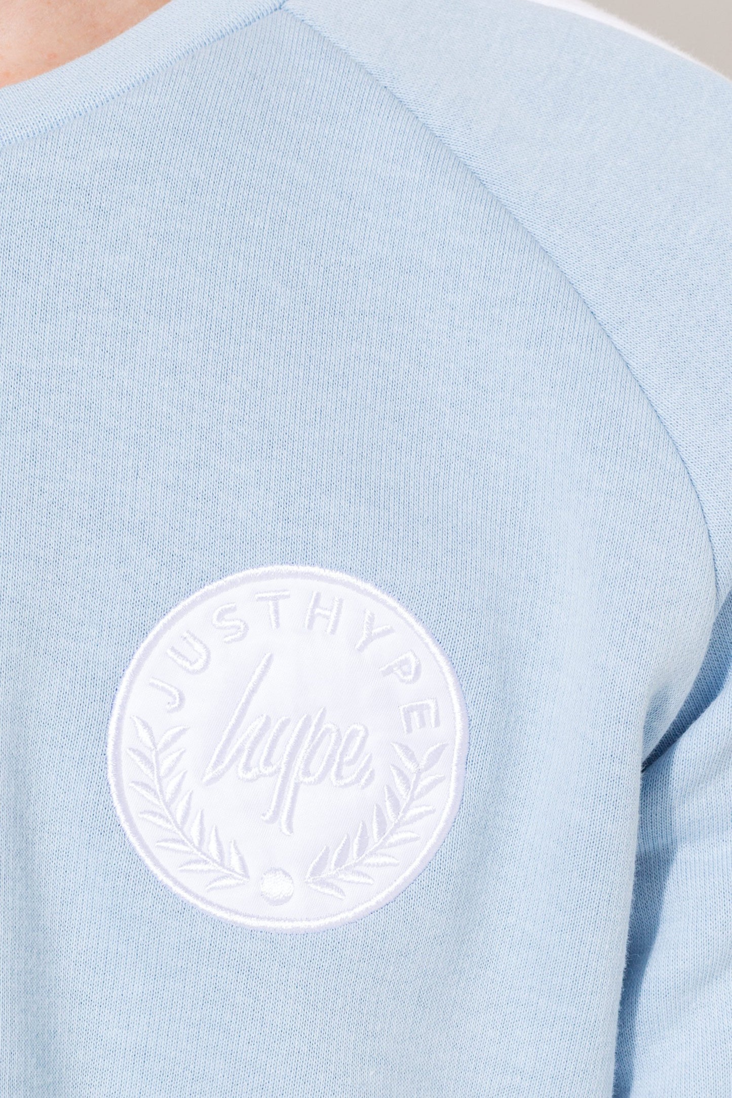 HYPE BLUE SIDE STRIPE CREST KIDS CREW NECK