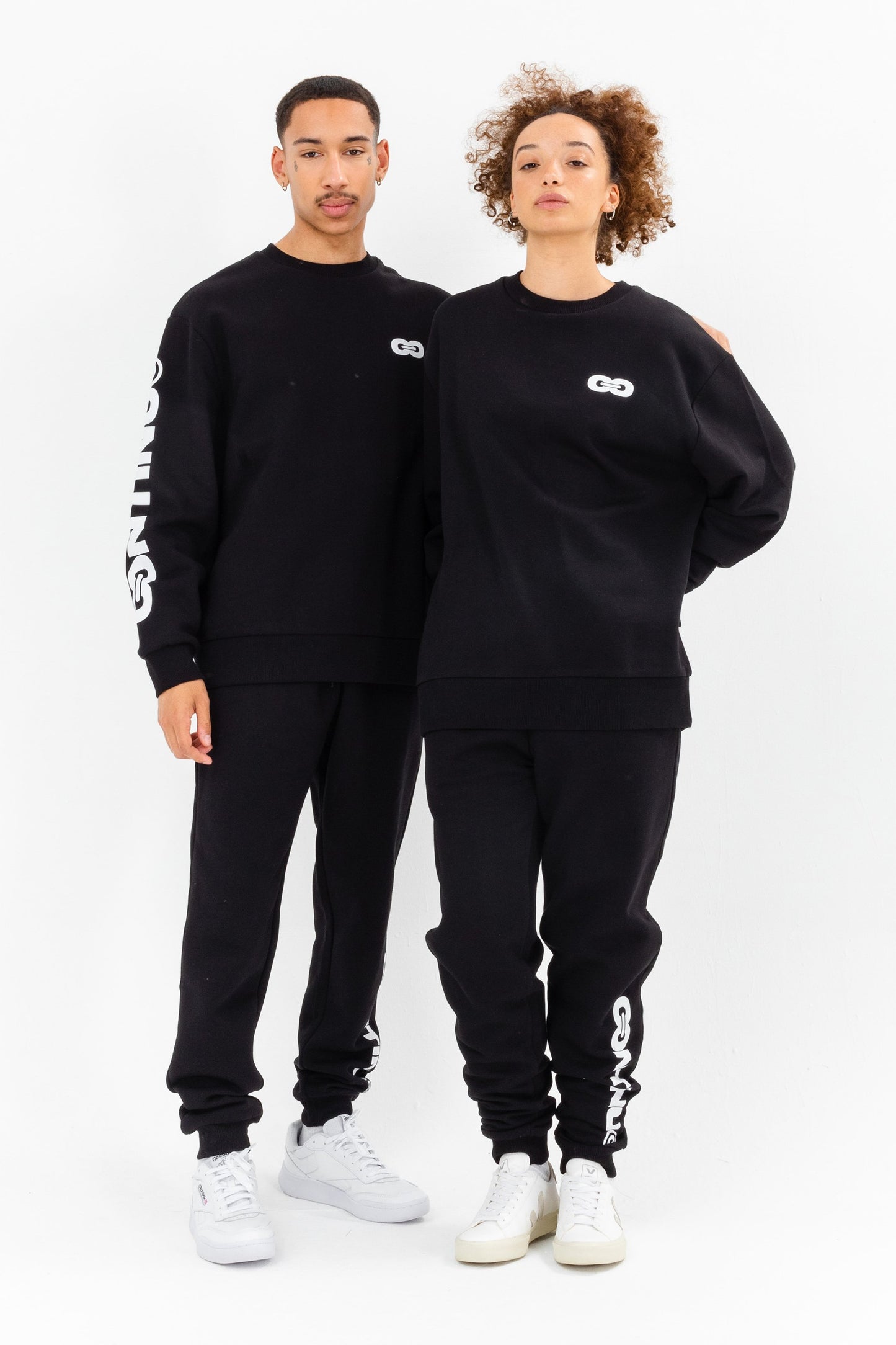 CONTINU8 BLACK SWEATSHIRT