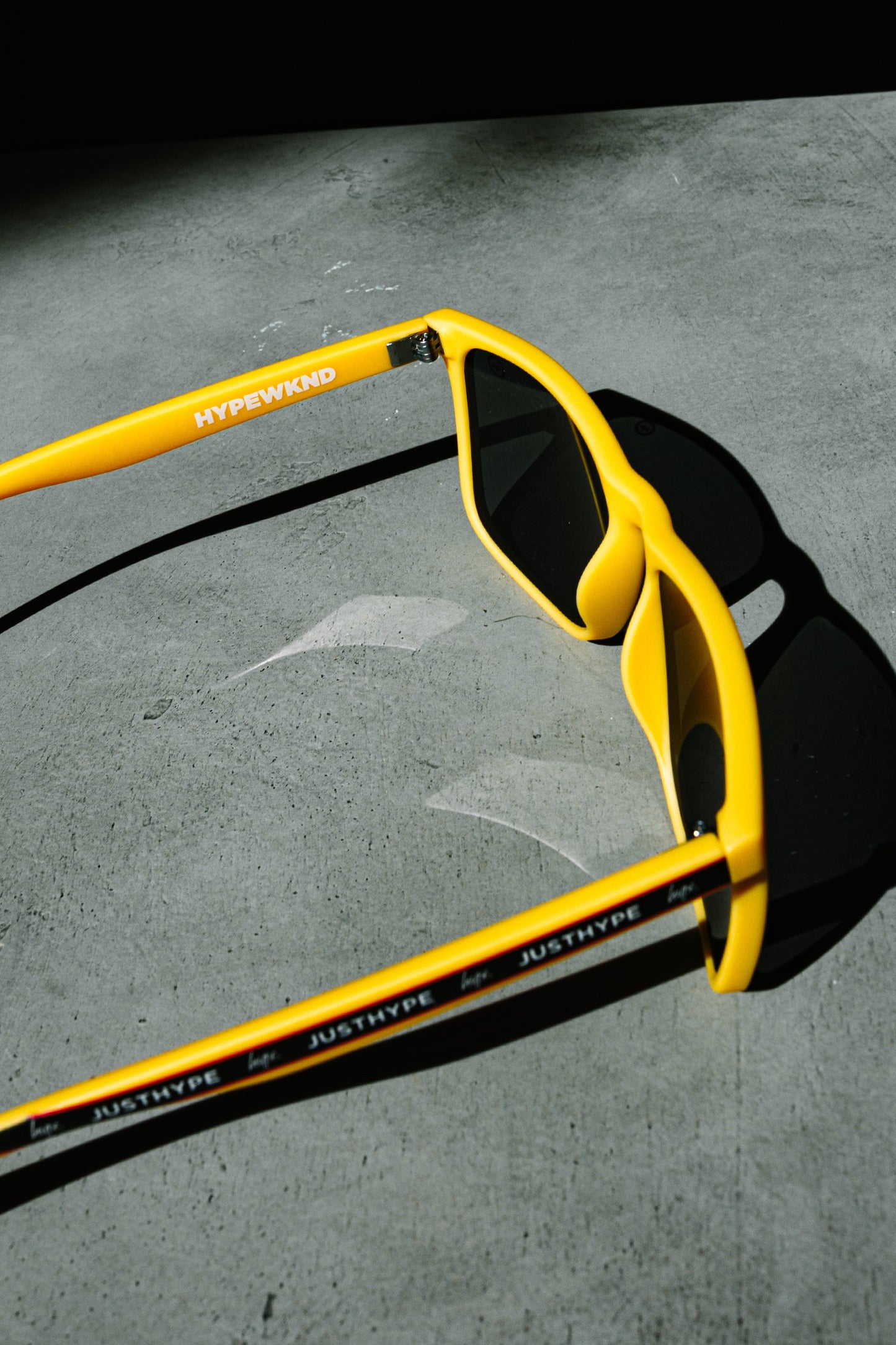 HYPE YELLOW BLACK STRIPE SUNGLASSES